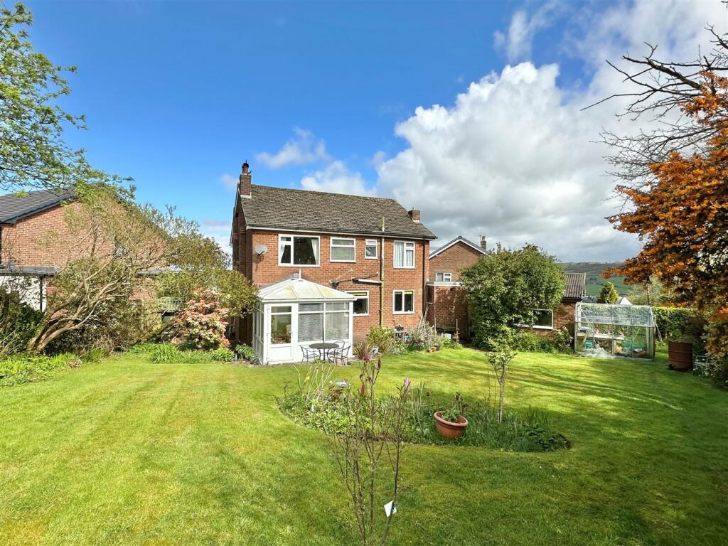 4 bedroom detached house for sale in Orford Avenue, Disley, Stockport, SK12