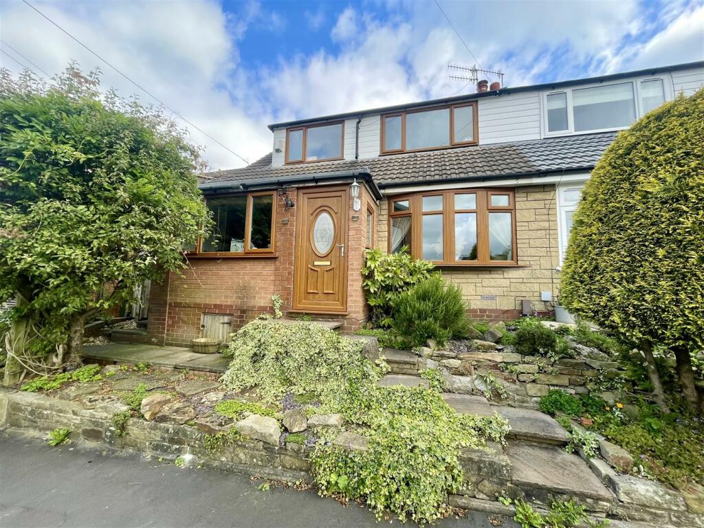 4 bedroom semidetached house for sale in Ricroft Road, Compstall