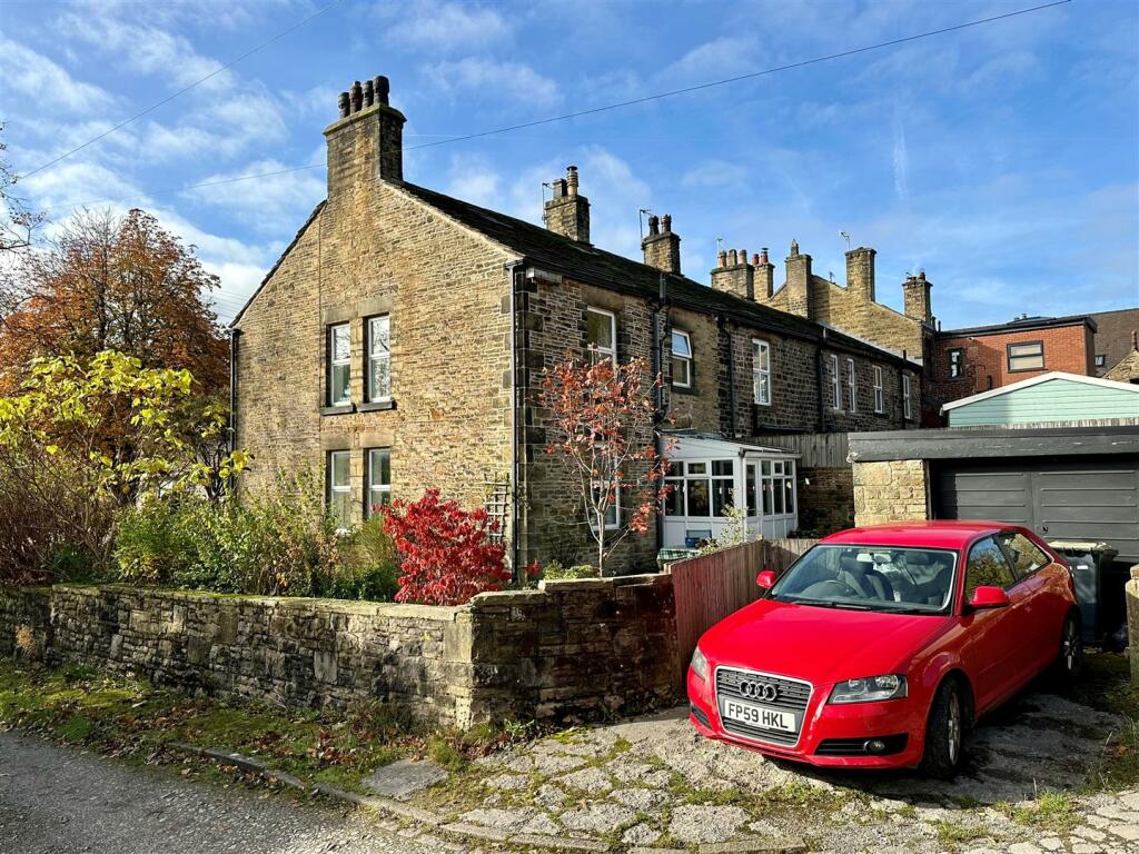 3 bedroom end of terrace house for sale in Buxton Road, Chinley, High