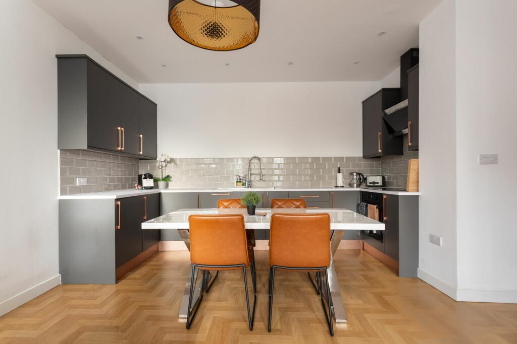 Additional property image - Clarence Square, Brighton