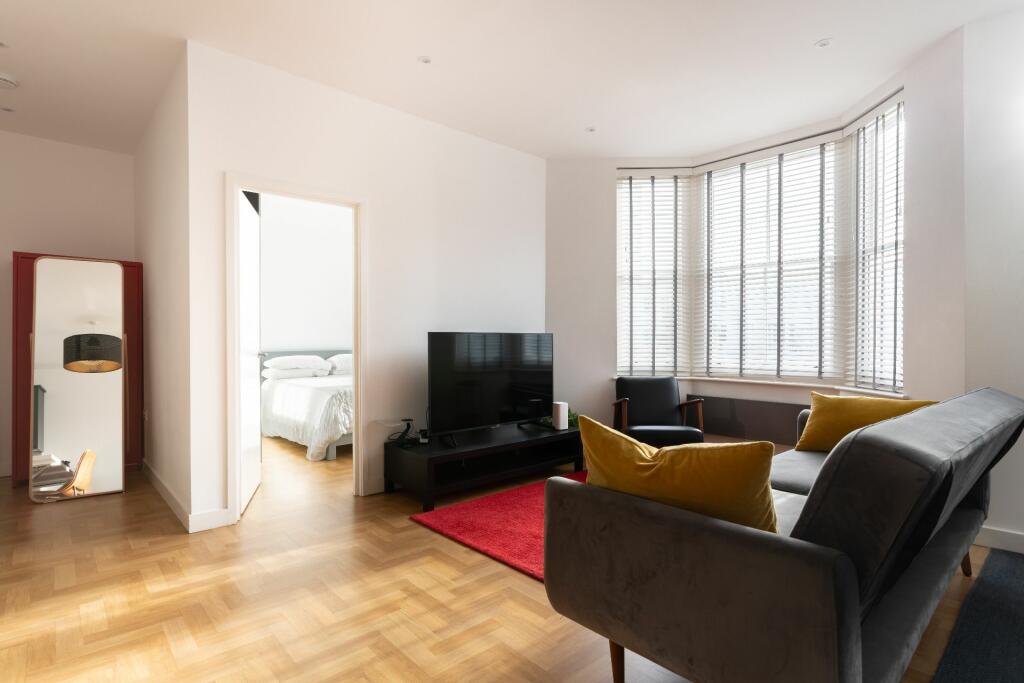 Additional property image - Clarence Square, Brighton