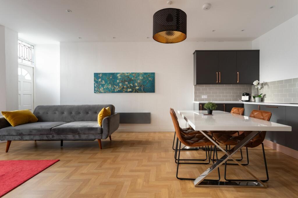 Additional property image - Clarence Square, Brighton
