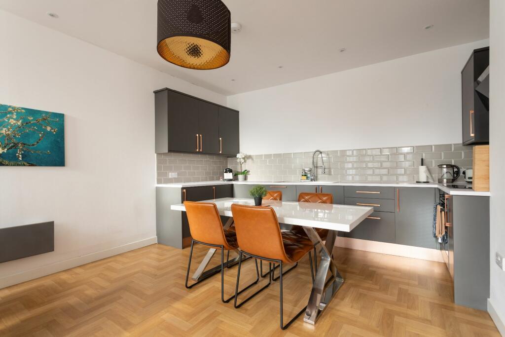 Additional property image - Clarence Square, Brighton