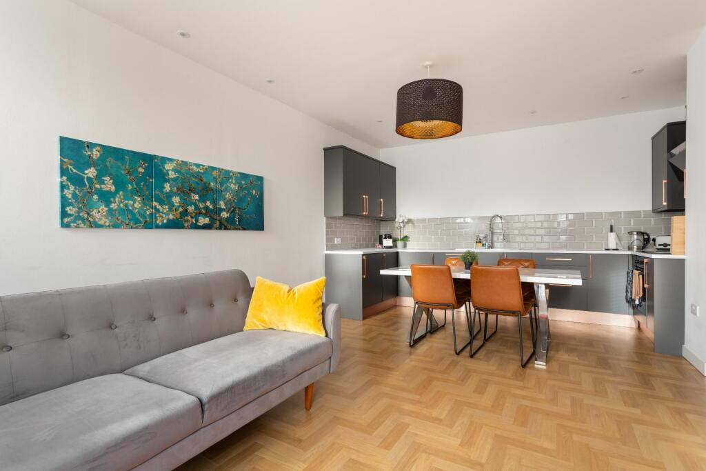 Additional property image - Clarence Square, Brighton