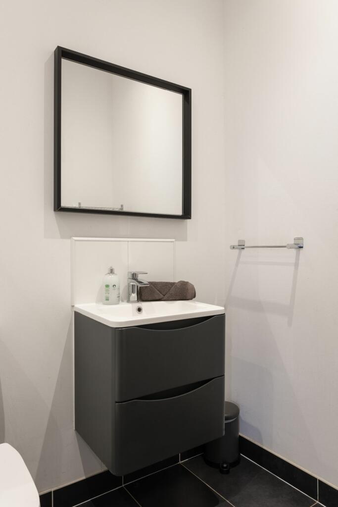 Additional property image - Clarence Square, Brighton