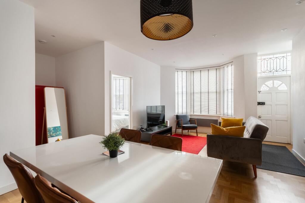 Additional property image - Clarence Square, Brighton