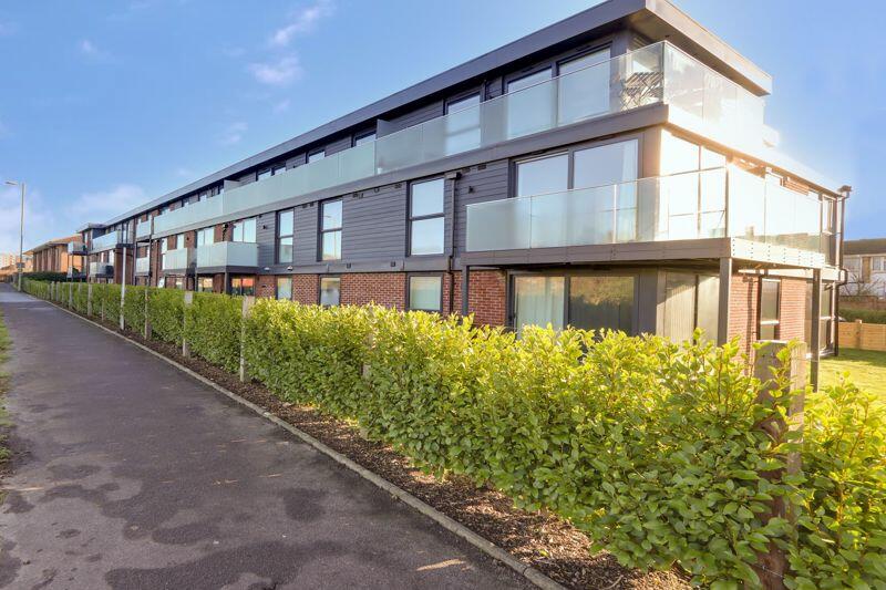 2 bedroom flat for sale in Leigh Road, Havant, PO9