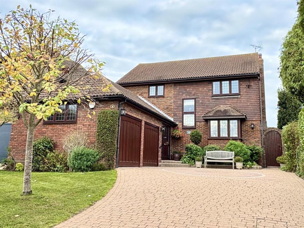 Main image of property: The Maze, Leigh-On-Sea