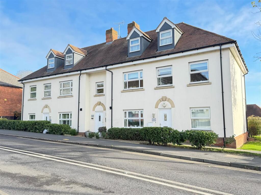 Main image of property: Hockley Road, Rayleigh