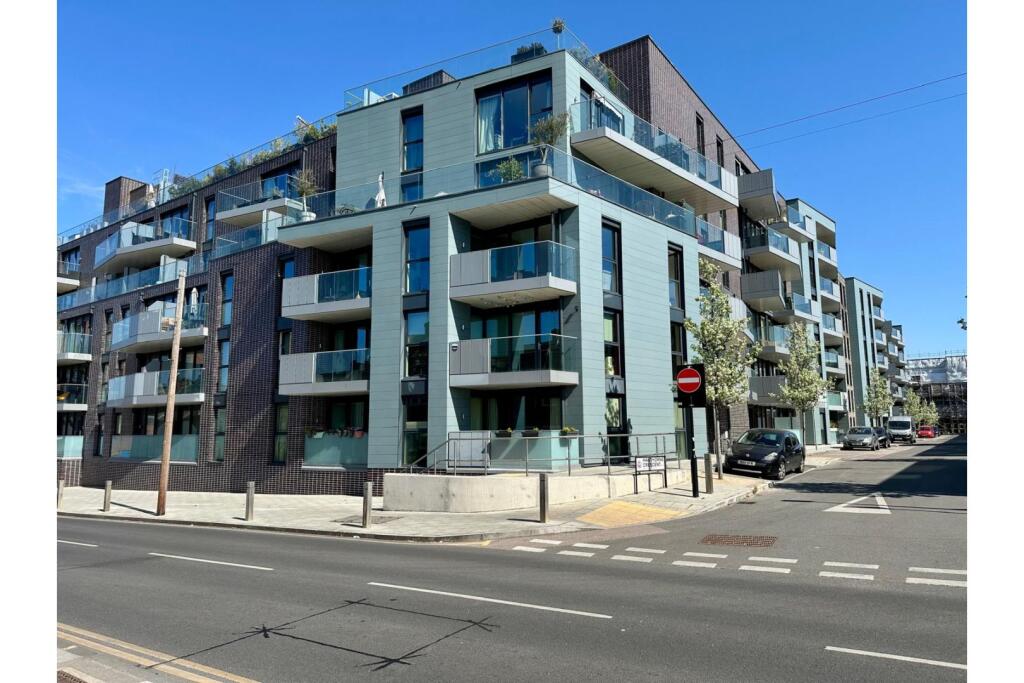 Main image of property: Hawthorne Crescent, London, SE10
