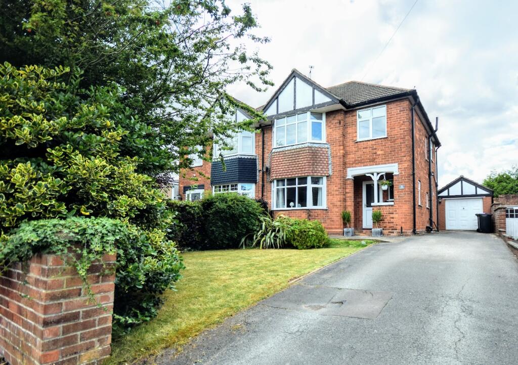 3 bedroom semidetached house for sale in Grimsby Road, Louth, LN11