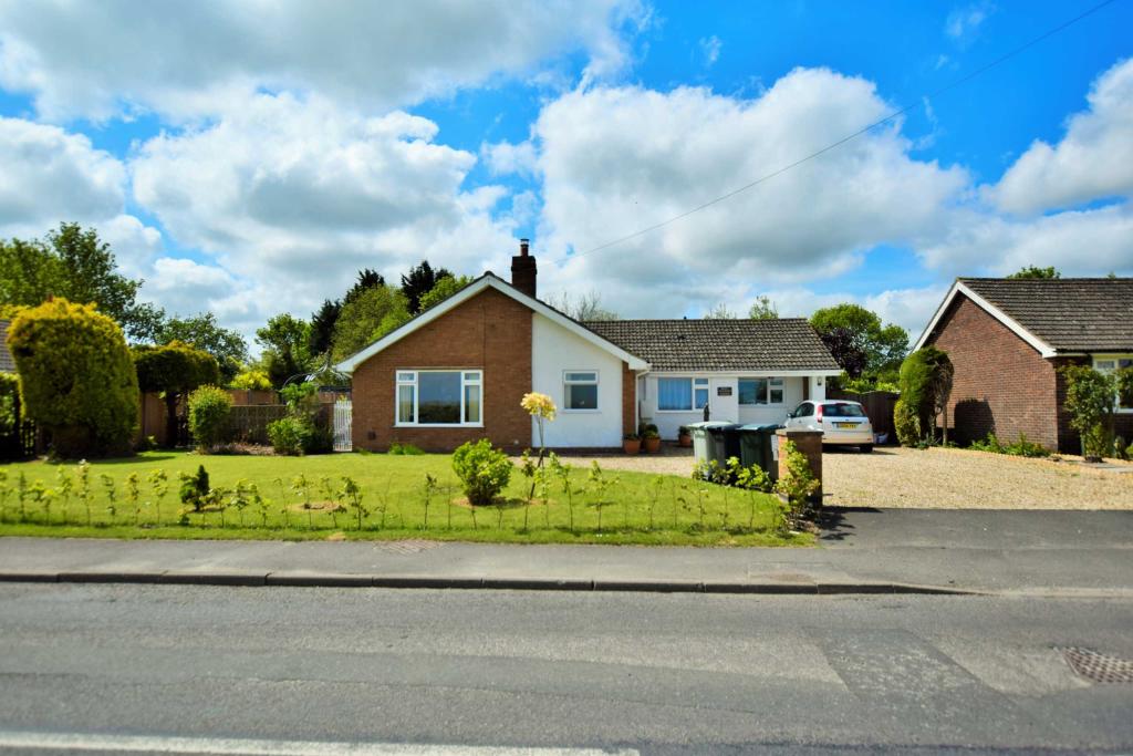 3 bedroom bungalow for sale in Mill Hill Way, South Cockerington, LN11