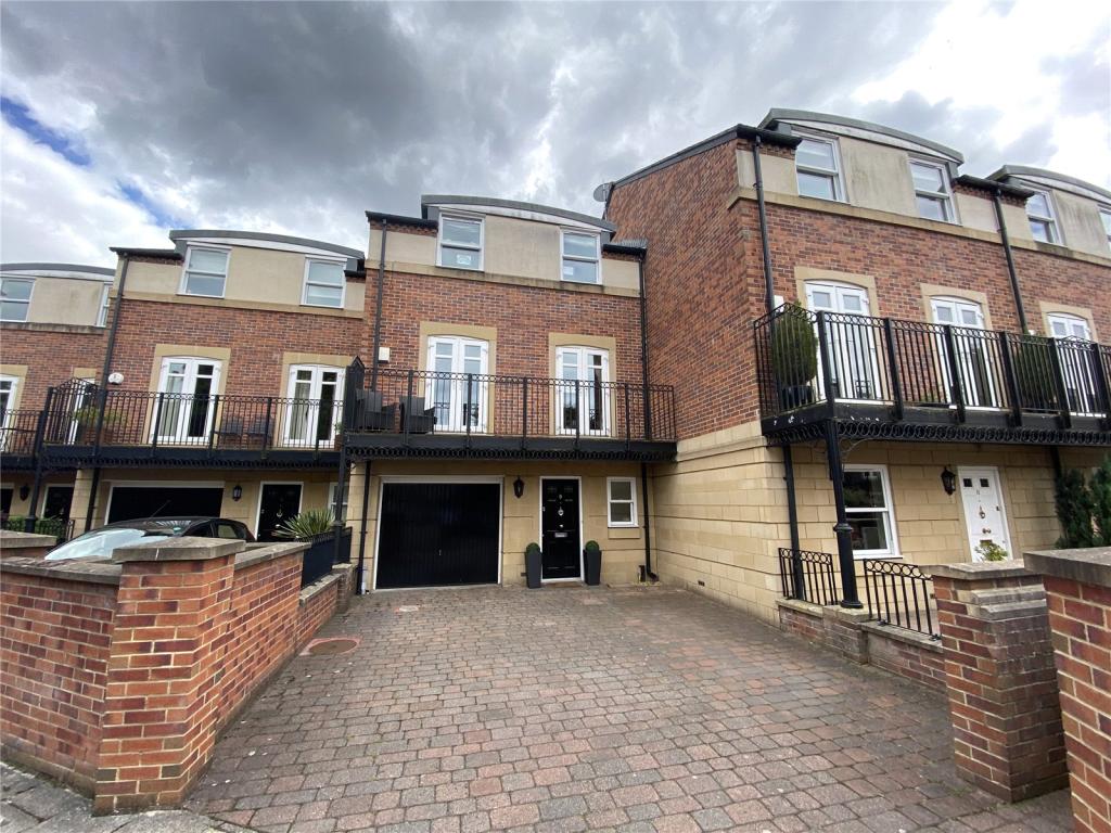 4 bedroom terraced house for sale in Grove Park Avenue, Gosforth