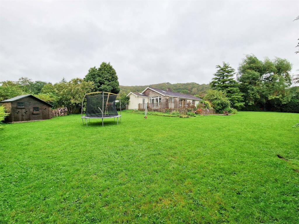 3 bedroom detached bungalow for sale in Shipham Road, Cheddar, BS27