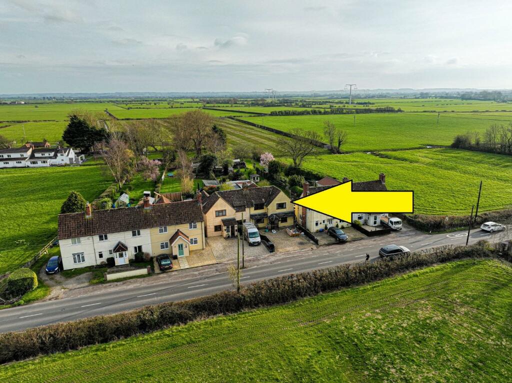 3 bedroom semidetached house for sale in The Causeway, Mark