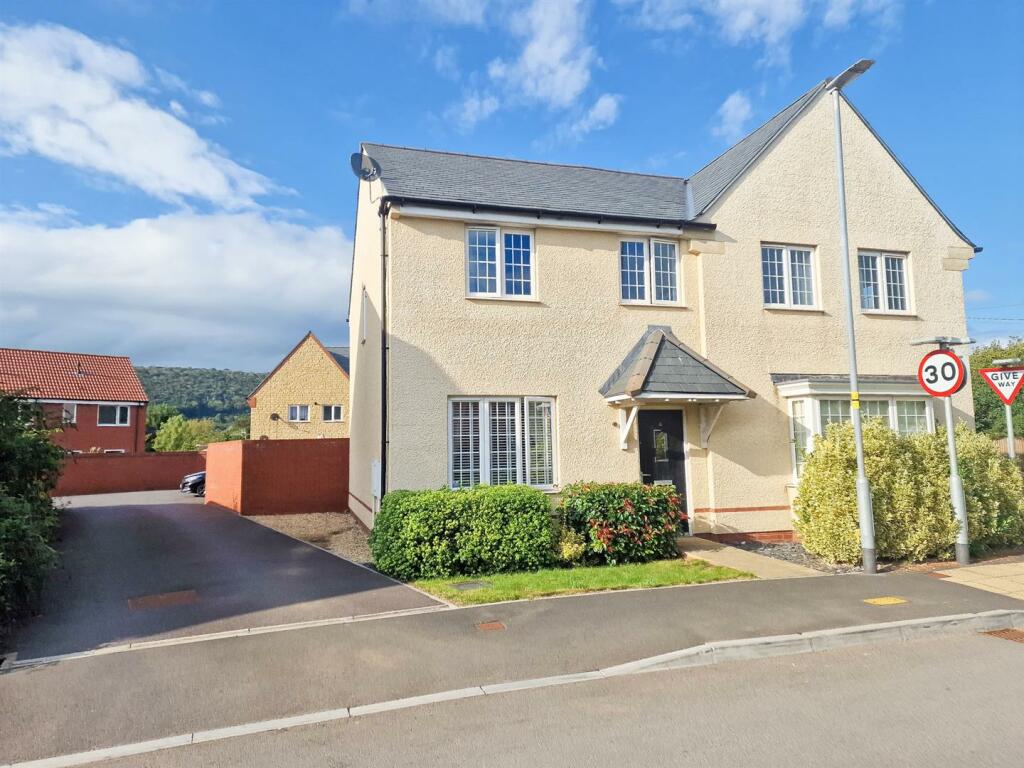 3 bedroom semidetached house for sale in Littlewood Way, Cheddar, BS27