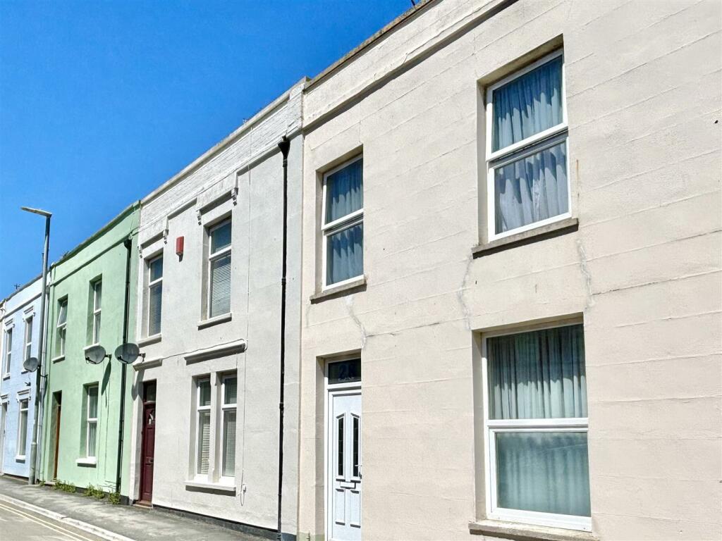 4 bedroom terraced house for sale in Cross Street, BurnhamOnSea, TA8