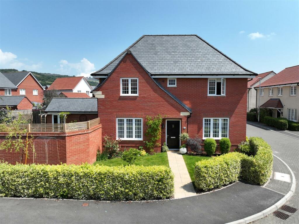 4 bedroom detached house for sale in Littlewood Way, Cheddar, BS27