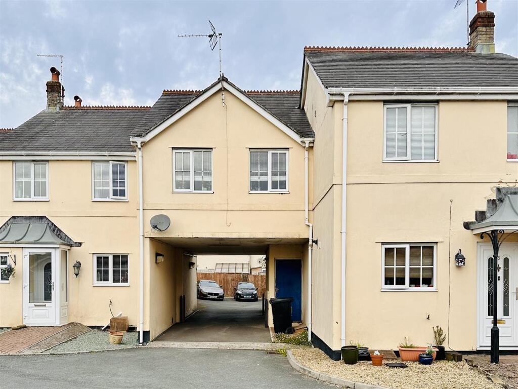 Main image of property: 4 Perrys Close, Cheddar