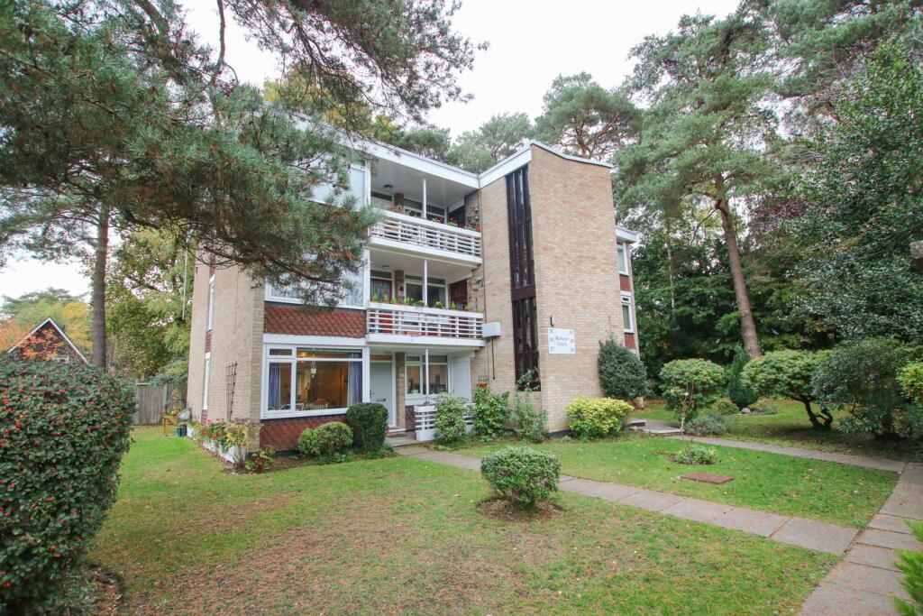 Main image of property: Linkway, Crowthorne, RG45