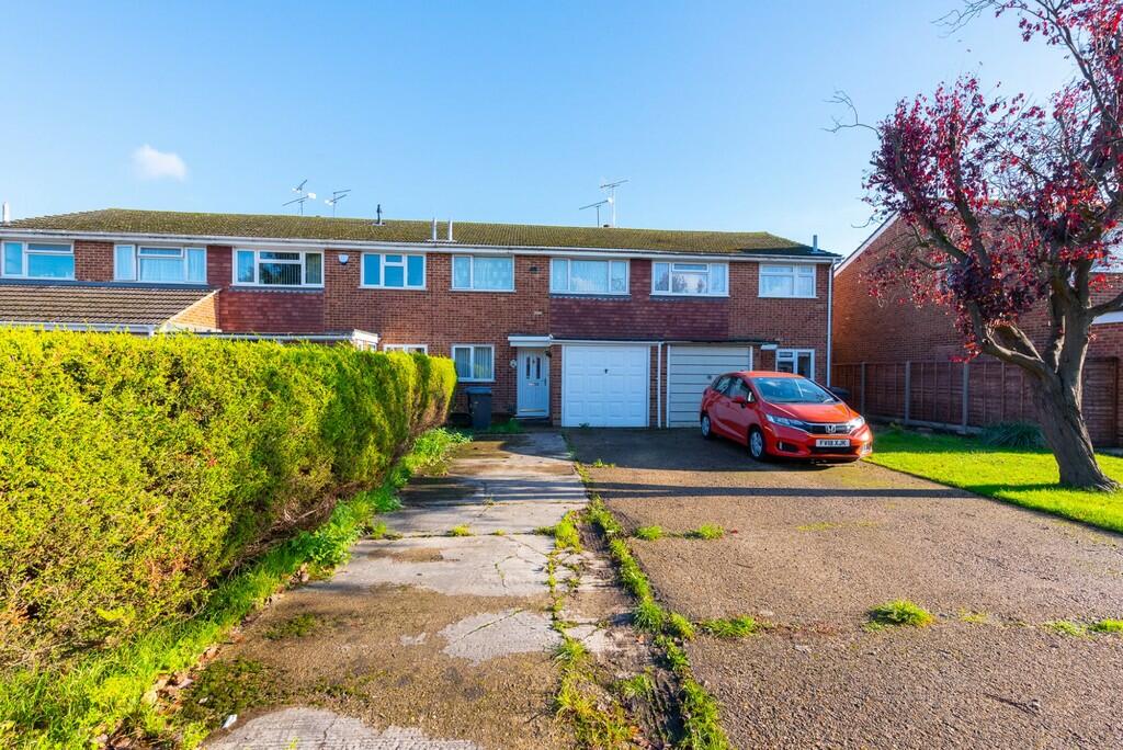 3 bedroom terraced house for sale in Christchurch Drive, Blackwater, GU17