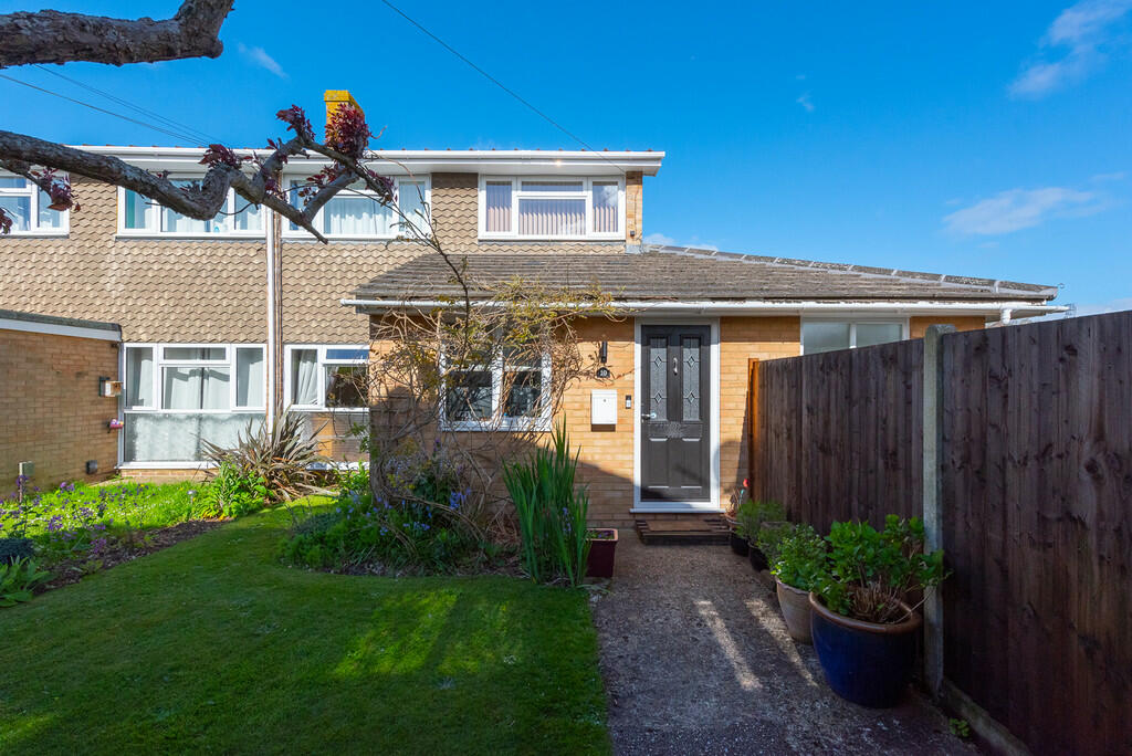 4 bedroom end of terrace house for sale in Beechnut Drive, Blackwater, GU17