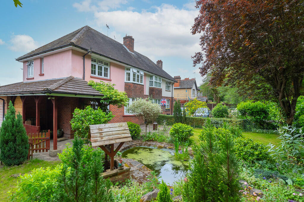 3 bedroom semi-detached house for sale in Green Lane, Frogmore, GU17