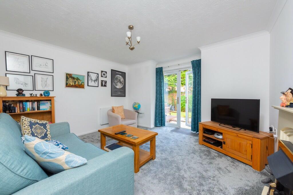 2 bedroom ground floor flat for sale in Broom Way, Blackwater