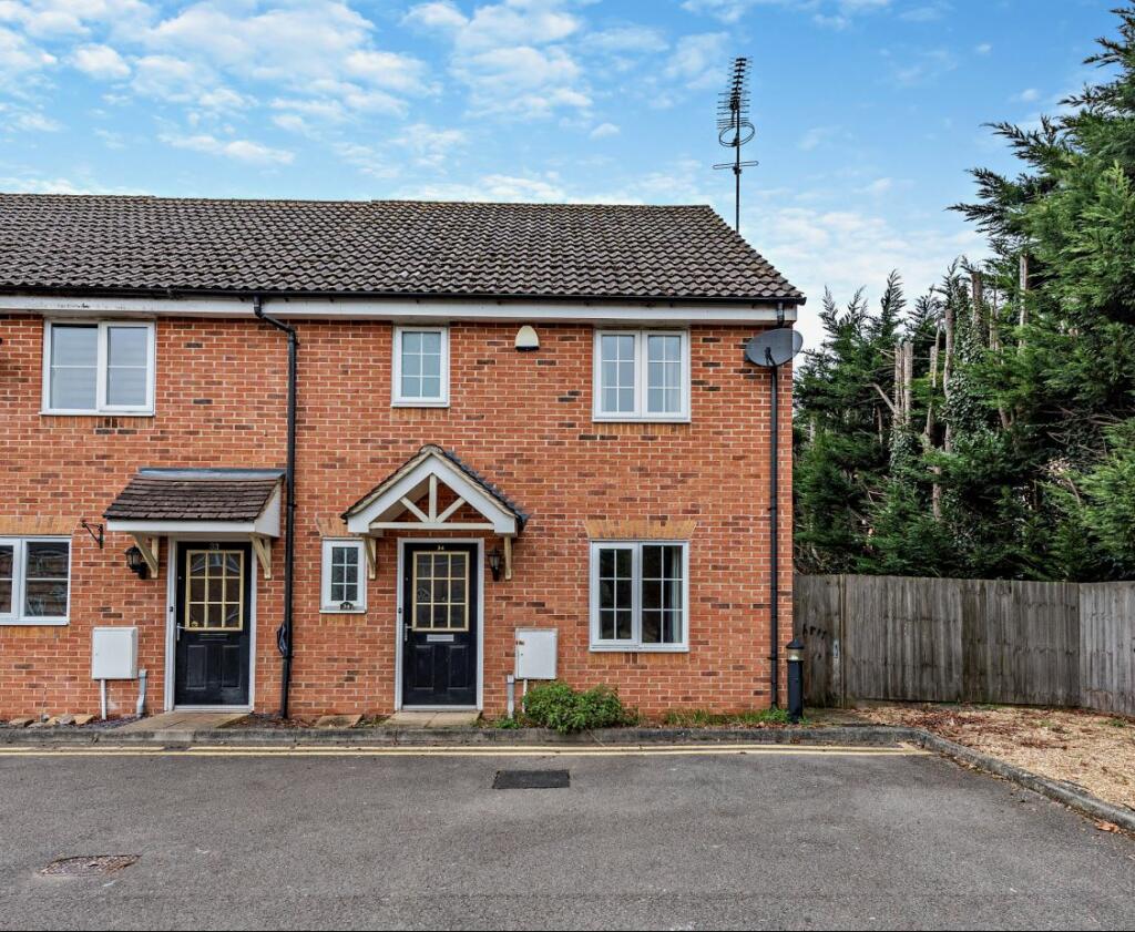 3 bedroom terraced house for sale in Franklins, Maple Cross, WD3