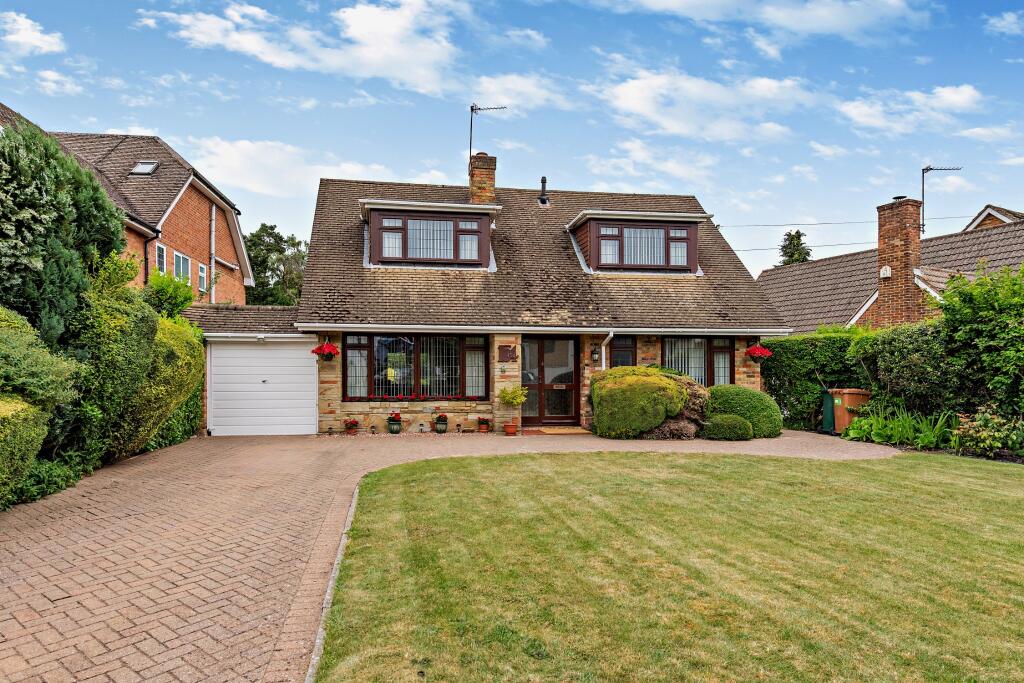 3 bedroom detached bungalow for sale in Highfield Way, Rickmansworth