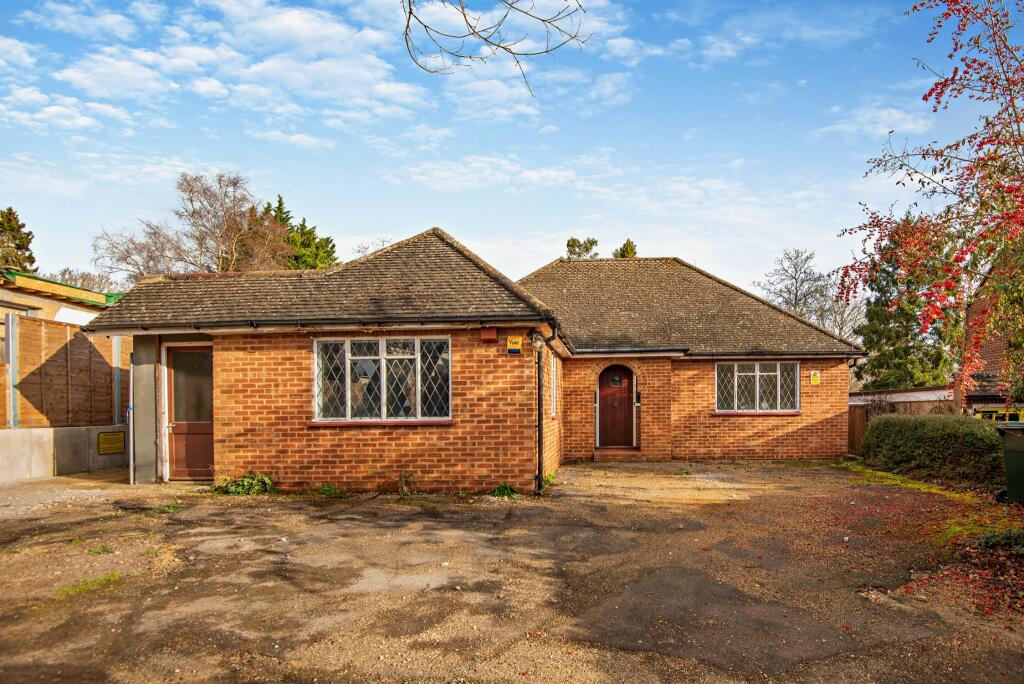 3 bedroom bungalow for sale in Highfield Way, Rickmansworth, WD3