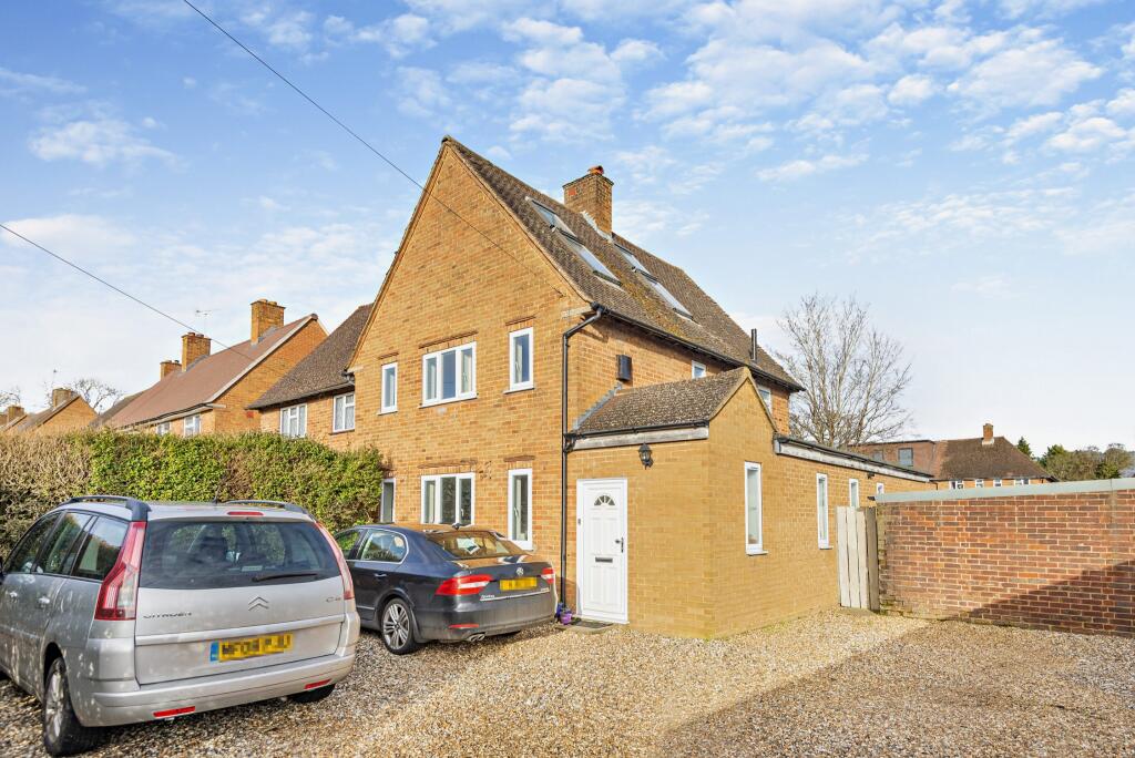 5 bedroom property for sale in Edinburgh Avenue, Mill End