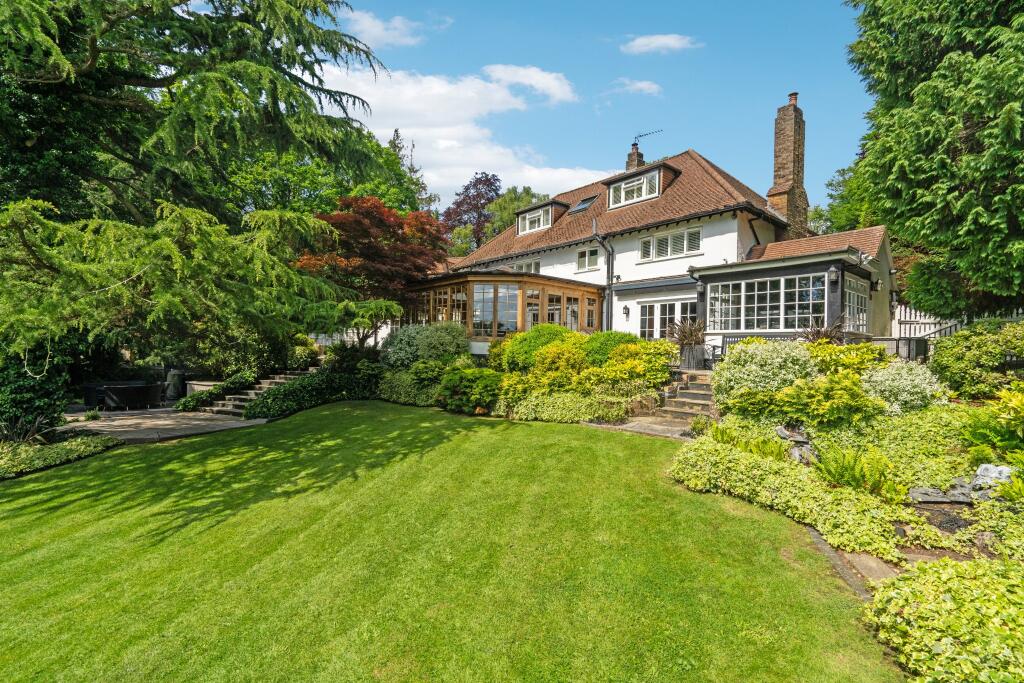 6 bedroom detached house for sale in Trout Rise, Loudwater, Rickmansworth, WD3