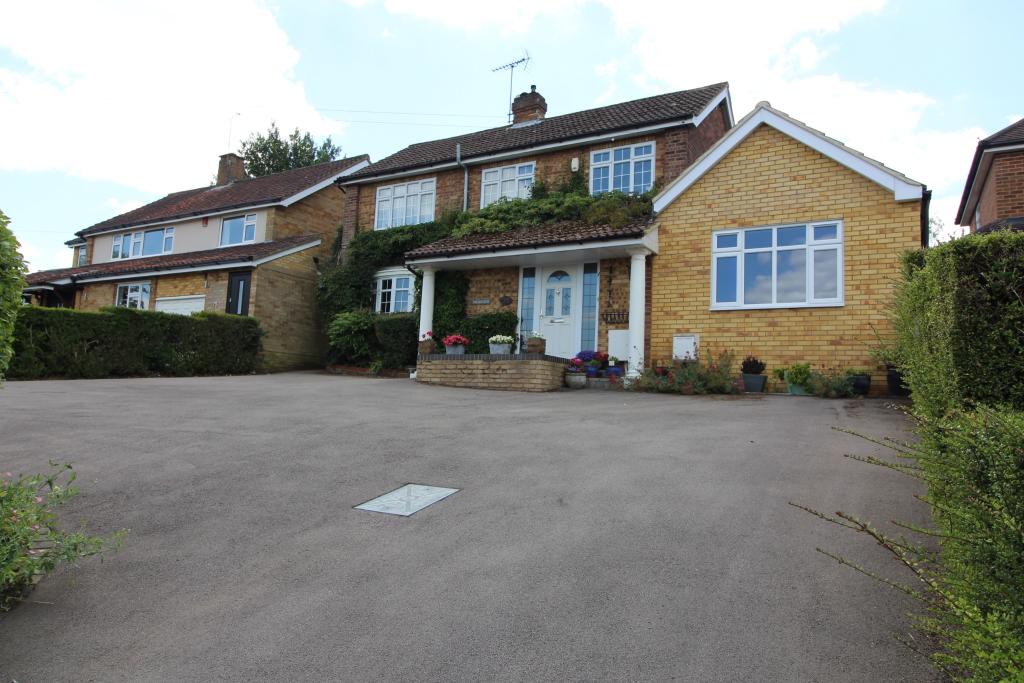 4 bedroom detached house for sale in Highfield Way, Rickmansworth, WD3
