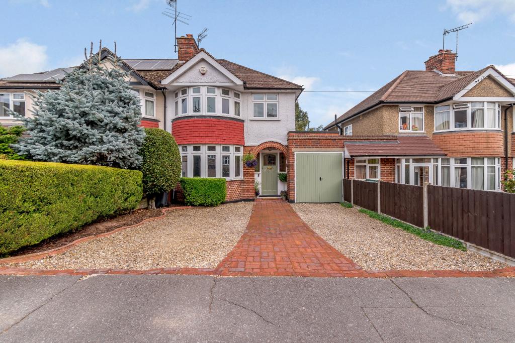 3 bedroom semidetached house for sale in Richmond Way, Croxley Green