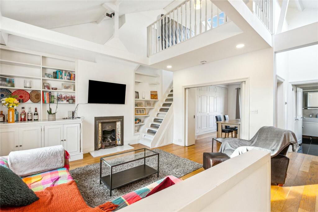 2 bedroom apartment for sale in Rosehill Road, SW18