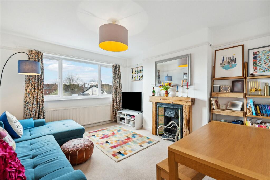2 bedroom apartment for sale in Balham Park Road, SW12