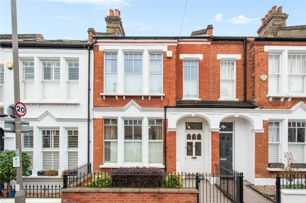 4 bedroom terraced house for sale in Gosberton Road, SW12