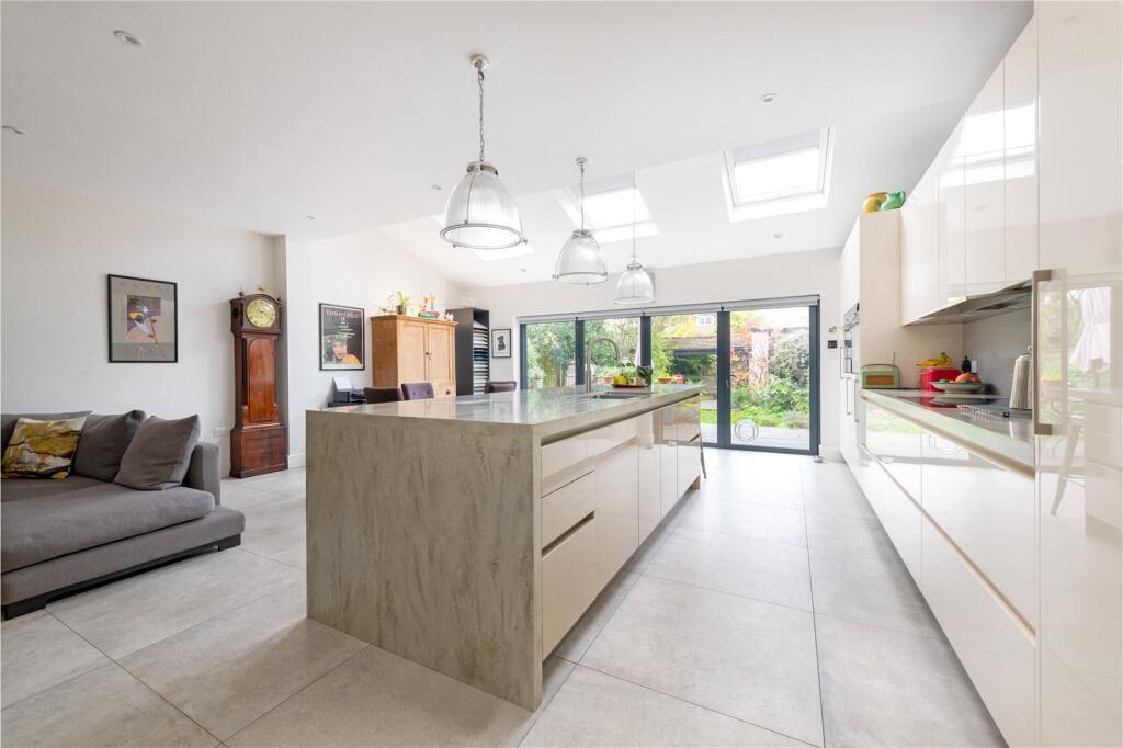 Main image of property: Ravenslea Road, SW12