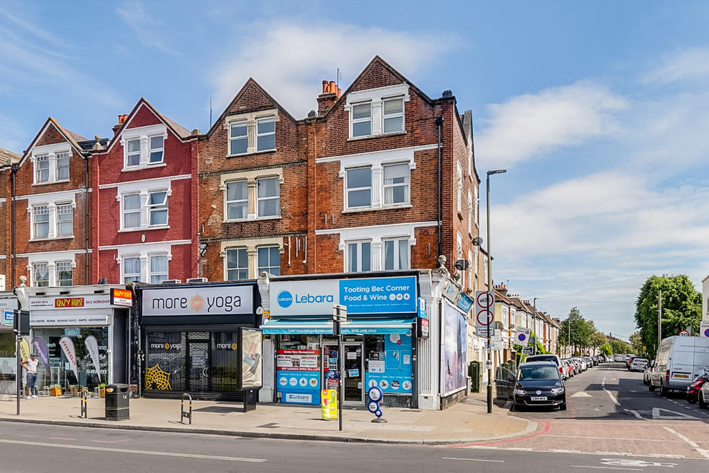 2 bedroom flat for rent in Balham High Road, SW17