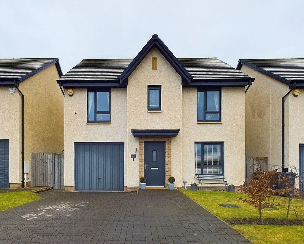 4 bedroom detached house