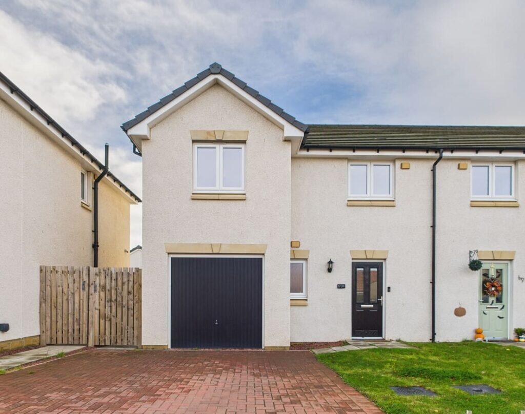 Main image of property: 17 Laing loan, Wallyford, EH21 8GU