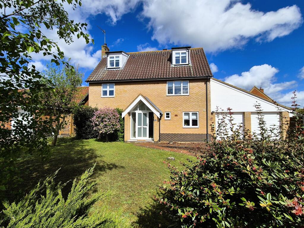 5 bedroom detached house for sale in The Fairways, Rushmere St. Andrew, Ipswich, IP4