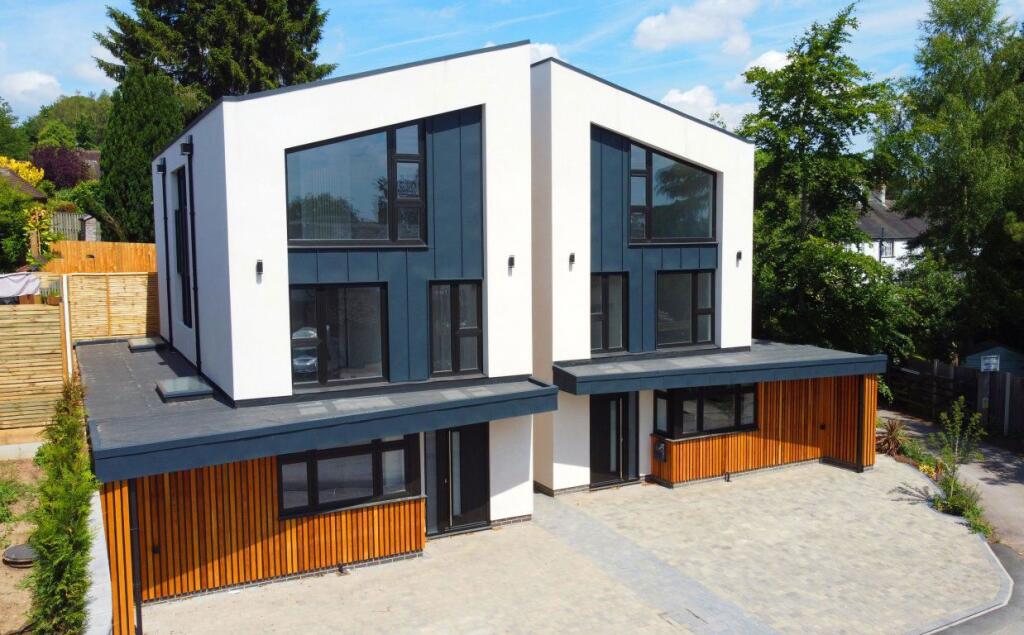Main image of property: Peache Way, Bramcote, Nottingham, NG9 3DX