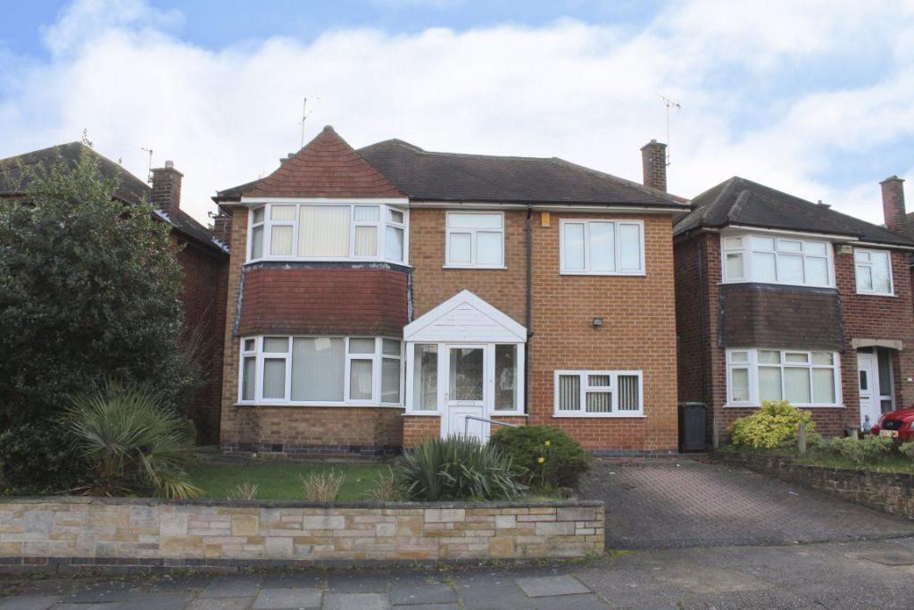 4 bedroom detached house for rent in Seven Oaks Crescent, Bramcote