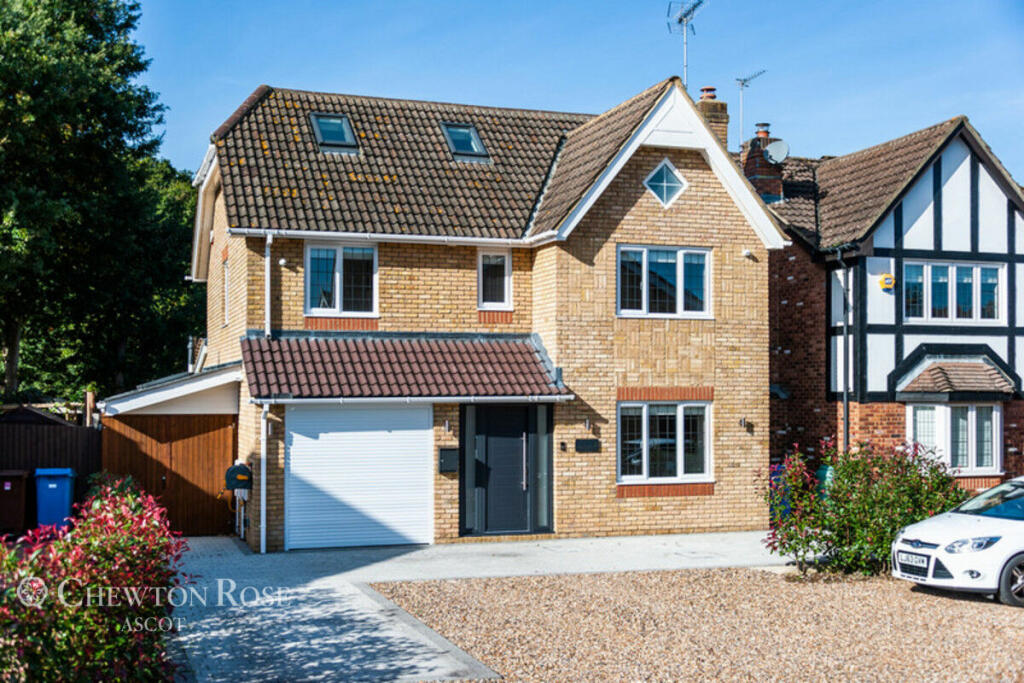 5 bedroom detached house for sale in Aldridge Park, Winkfield, RG42