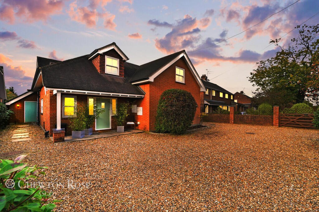 4 bedroom detached house for sale in New Road, Ascot, SL5