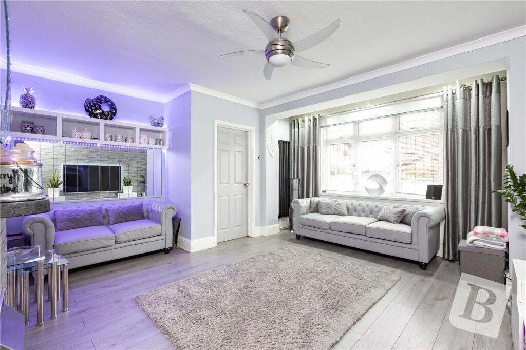 4 bedroom end of terrace house for sale in Grosvenor Drive, Loughton