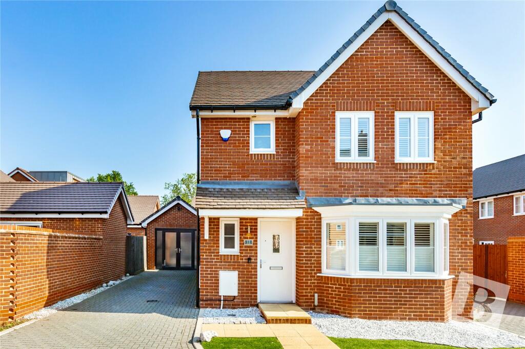 3 bedroom detached house for sale in Elstar Road, Ongar, Essex, CM5