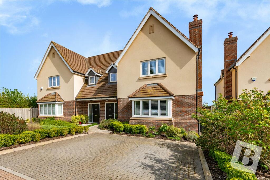 4 bedroom semidetached house for sale in Corn Barn Close, Beauchamp